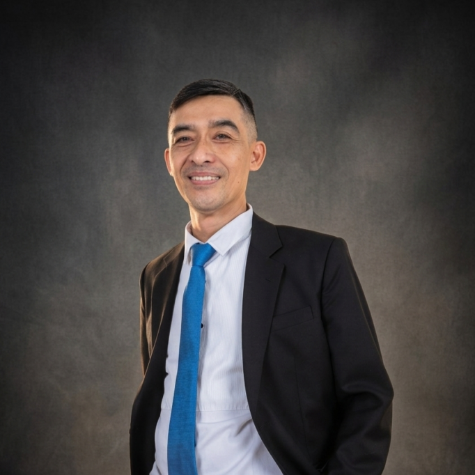 Dr. Iwan Wisandani