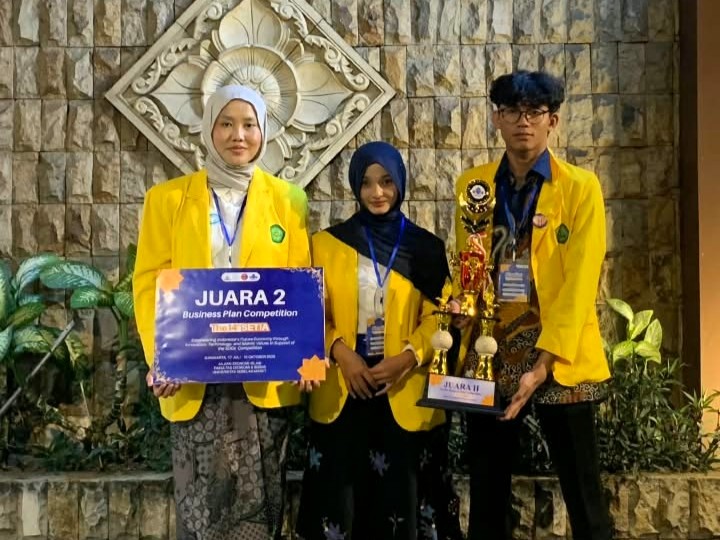 Tim mahasiswa Fakultas Agama Islam Universitas Siliwangi meraih Juara 2 Business Plan Competition